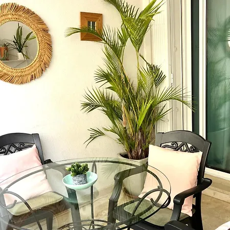 Banana Beachfront Апартаменты *